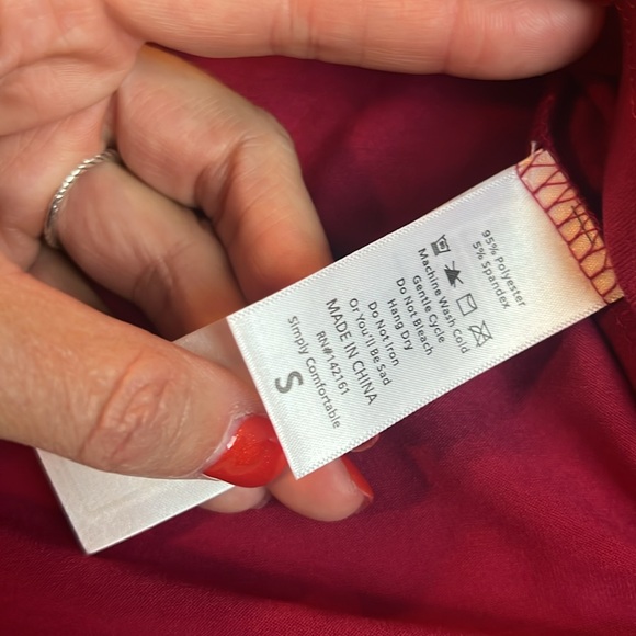 Lularoe Liv tee shirt short sleeve top crew neck berry pink stretchy size small - Picture 5 of 5